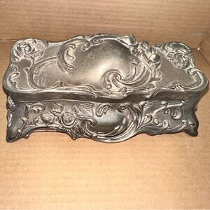 Art Nouveau Jewelry Casket Trinket Box Silverplated Or Pewter Floral Hinged 8.5